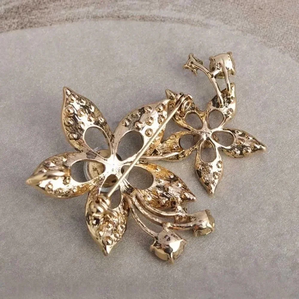 VQ Vintage Style Flower Brooch with Crystals